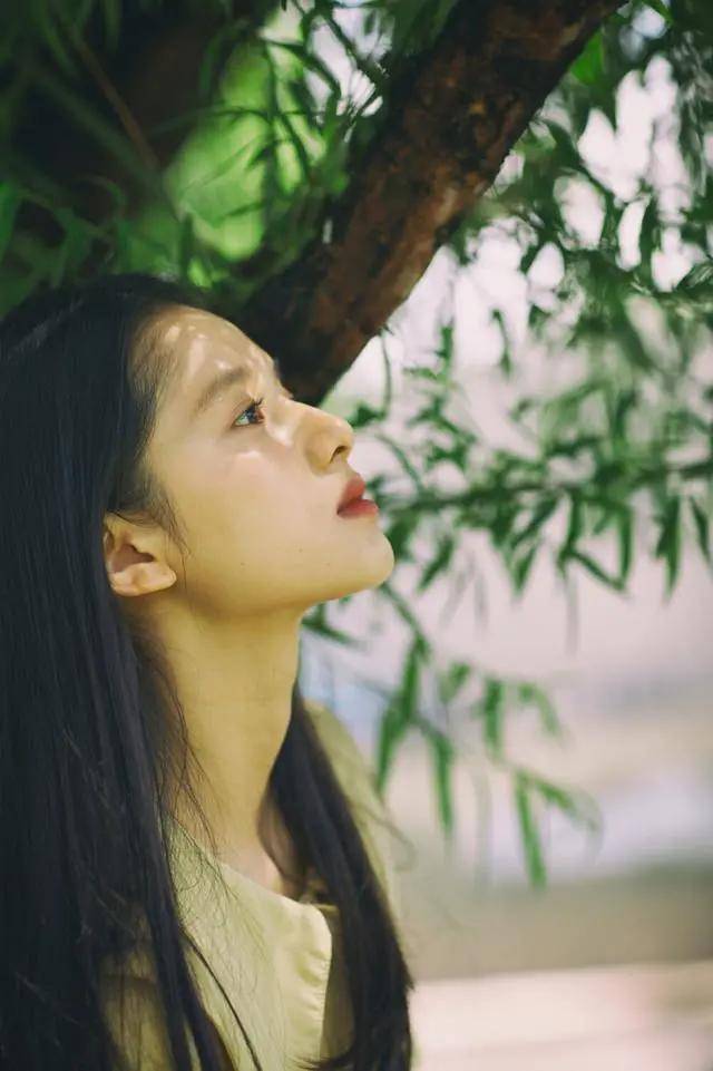 眼睛|有3个特点的女生，长得一般、拍照却很上镜！不怎么化妆也好看