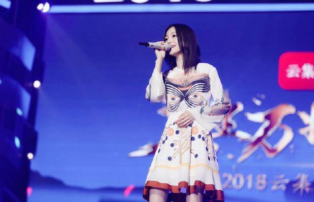感觉|158张韶涵和178刘雯撞衫，相差20厘米气质就是不一样