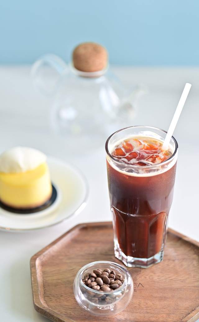 三,消水肿利器了解美式的小伙伴大概都知道,美式咖啡可以加速体内的新