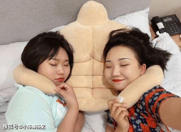 披肩|微胖女生想要穿搭显瘦，多跟辣目洋子学，胖女孩也可以穿得美丽