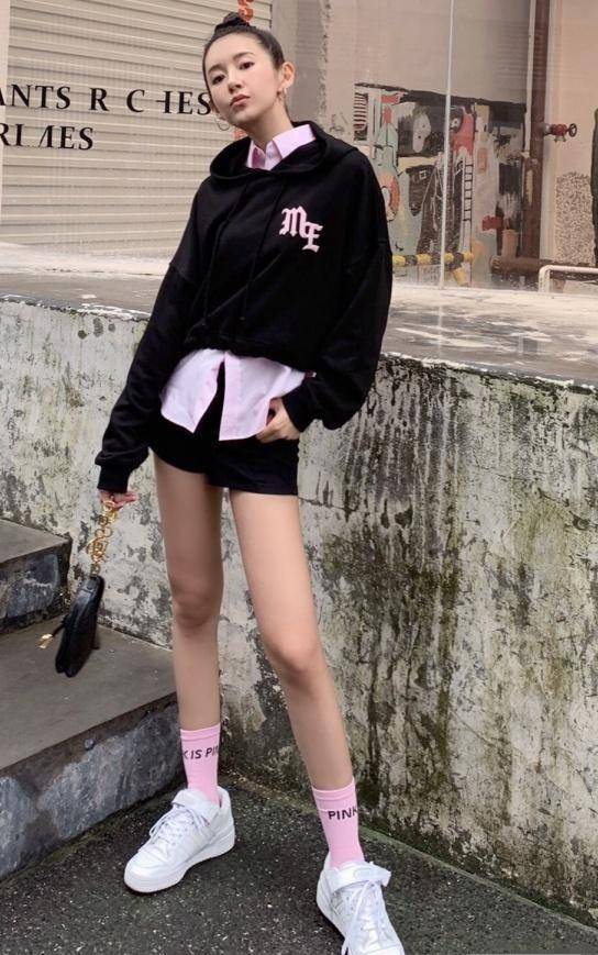 个性|难怪陈赫会看上张子萱! 穿的裤子还没袜子长, 这漫画腿谁不爱