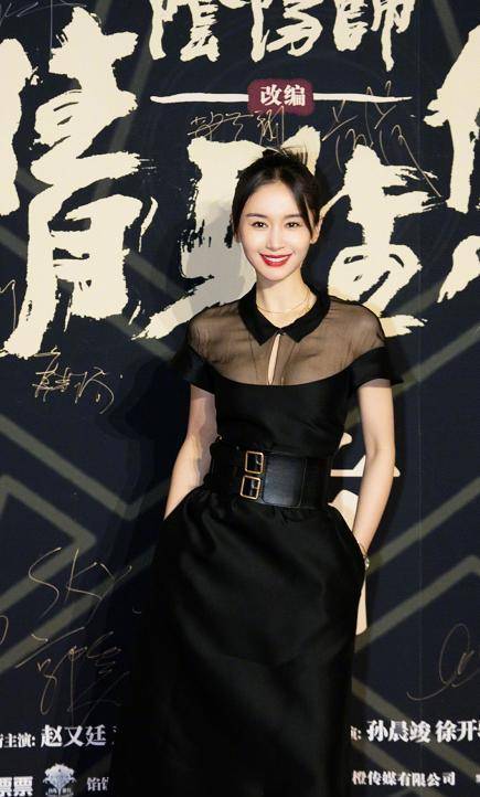 典范|王子文不愧是娇小女生穿衣典范,一身黑色透视裙,完美hold住场面