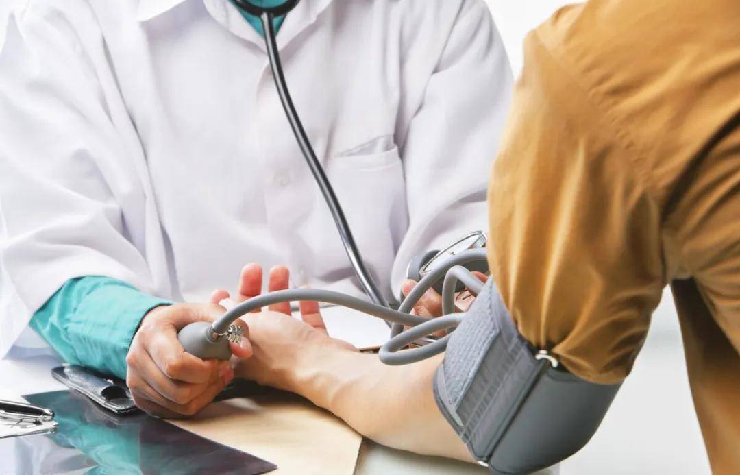 症状|肾好不好一看便知,伤肾的4个坏习惯,千万别再做了!