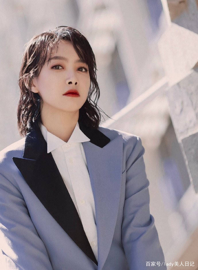 夏天|宋茜一字肩针织裙穿出颜值巅峰，齐肩短发干练又有少女心，圈粉