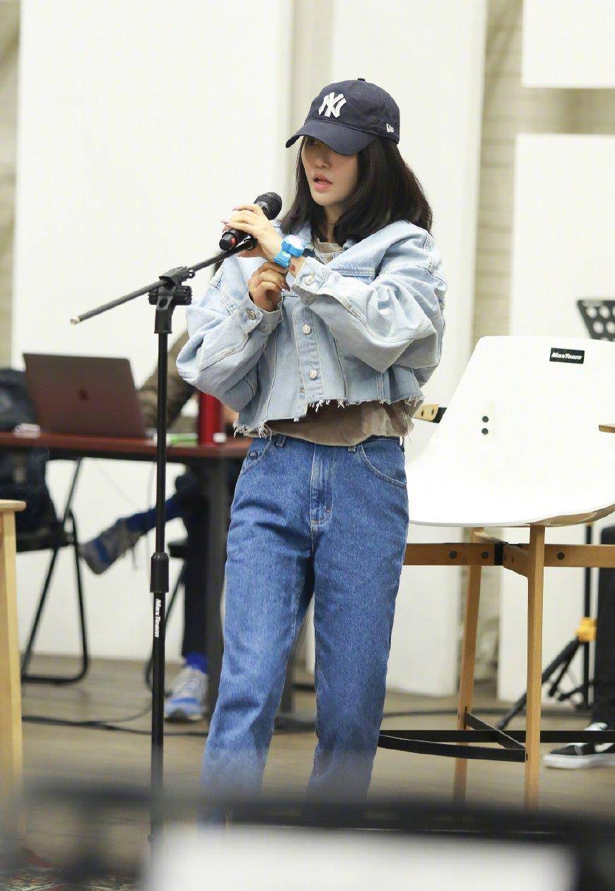 手表|汪峰终于不穿皮裤,却被谭维维的蕾丝长筒靴和手表抢镜!