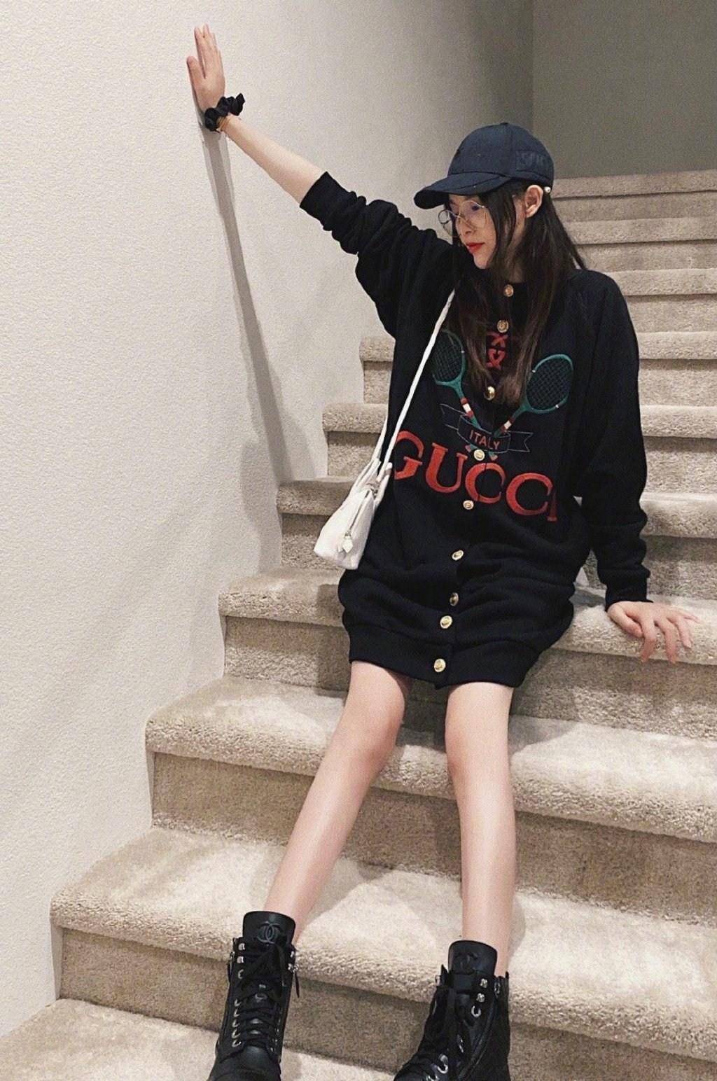 身材|唐嫣孕期真奢华,穿21470大码孕妇开衫,看到包包和眼镜我真羡慕