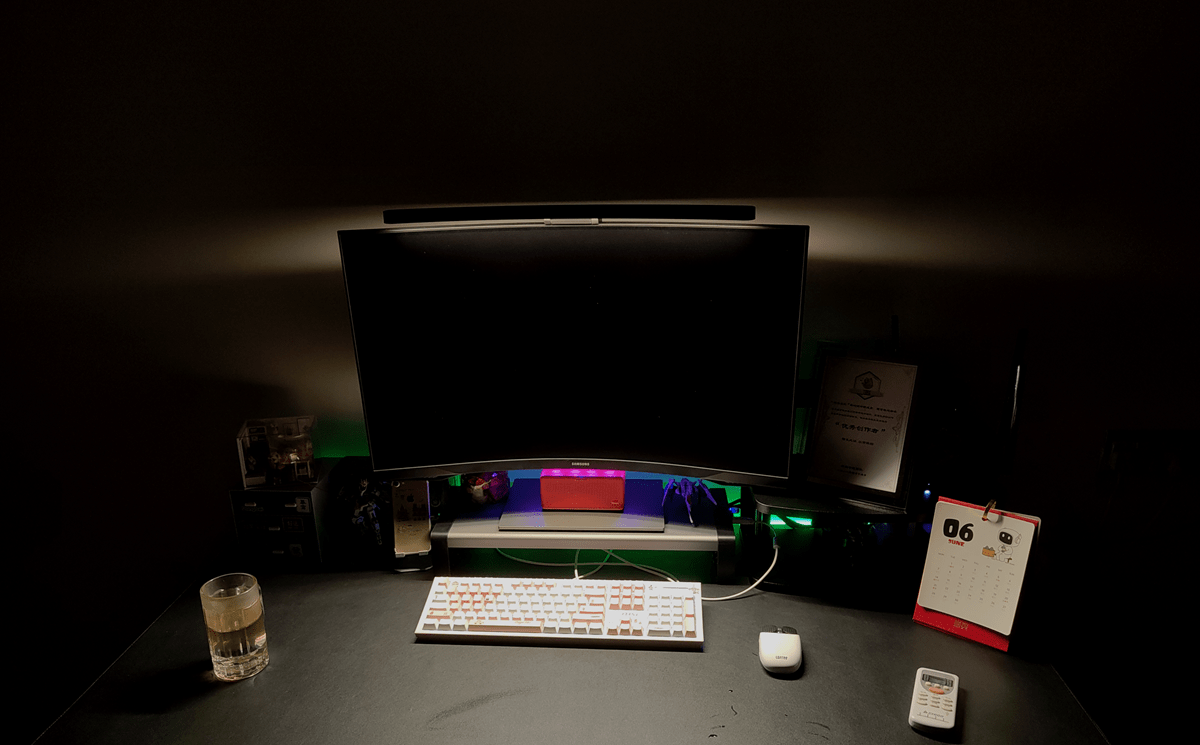 调节|电竞玩家福音，LYMAX曲面屏幕挂灯给你完美的曲面屏照明解决方案