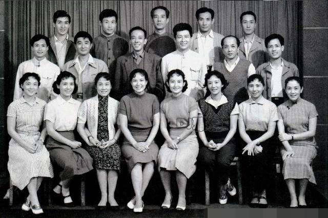 原创35张罕见老照片见证上影演员剧团68年光辉历程走出了众多电影明星