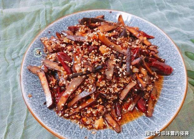 做法|放假宅家，少不了这零食，麻辣鲜香，好吃解馋，4块钱做一大盘