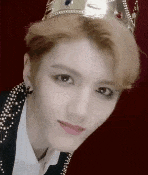 西装|?男星彩妆太油腻!张艺兴像年画娃娃，灵超的病态妆让人直呼可怕