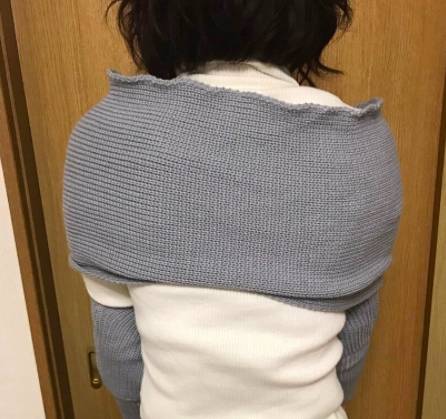 施主|女子在网上买了件宽松毛衣，穿上后手完全无法动弹，让人哭笑不得