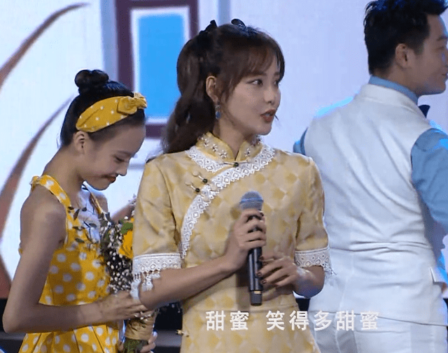 戚薇|金鸡奖开幕式女明星齐穿旗袍：戚薇像绿孔雀，金莎太圆润