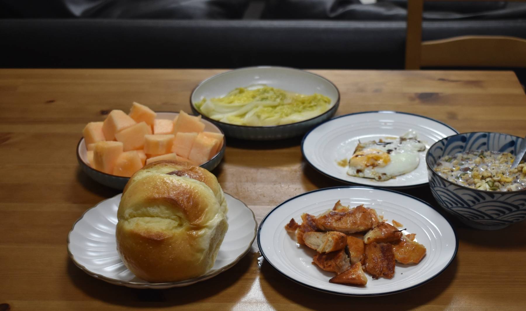 面包|老两口的七天早餐，有时只有一碗面，有时简单几样，网友：美好