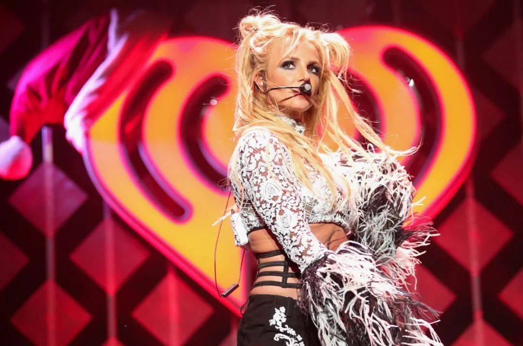 被亲爹灌药,绝育,裸体被围观,39岁天后活不出个人样_布兰妮