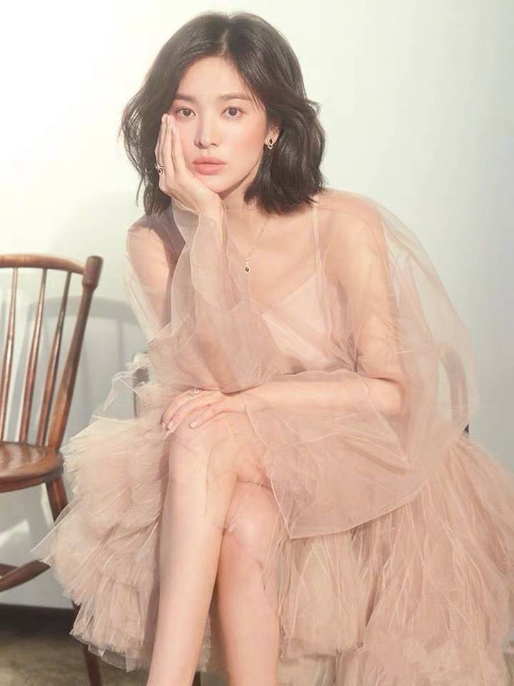 身材|甑子丹眼光真毒，40岁老婆穿网纱裙依旧惊艳，1米8超模身材太抢镜