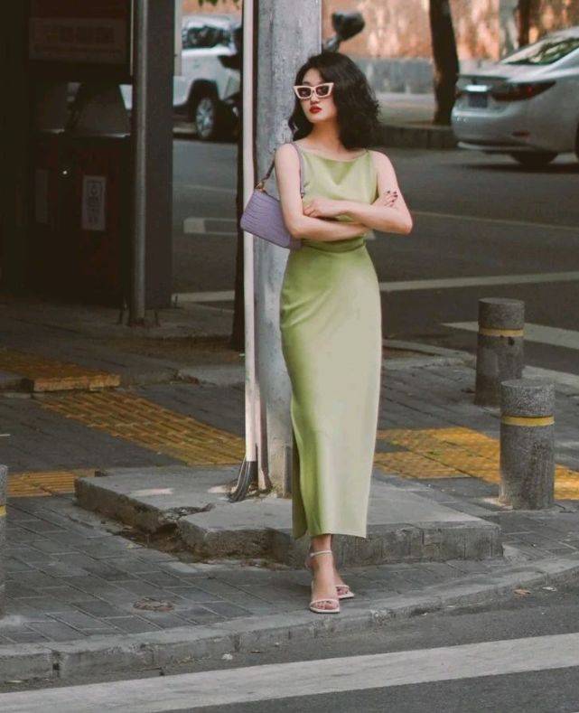 视觉|想成为精致的女人，就要穿对服装了，合适的穿搭会让整个人更优雅