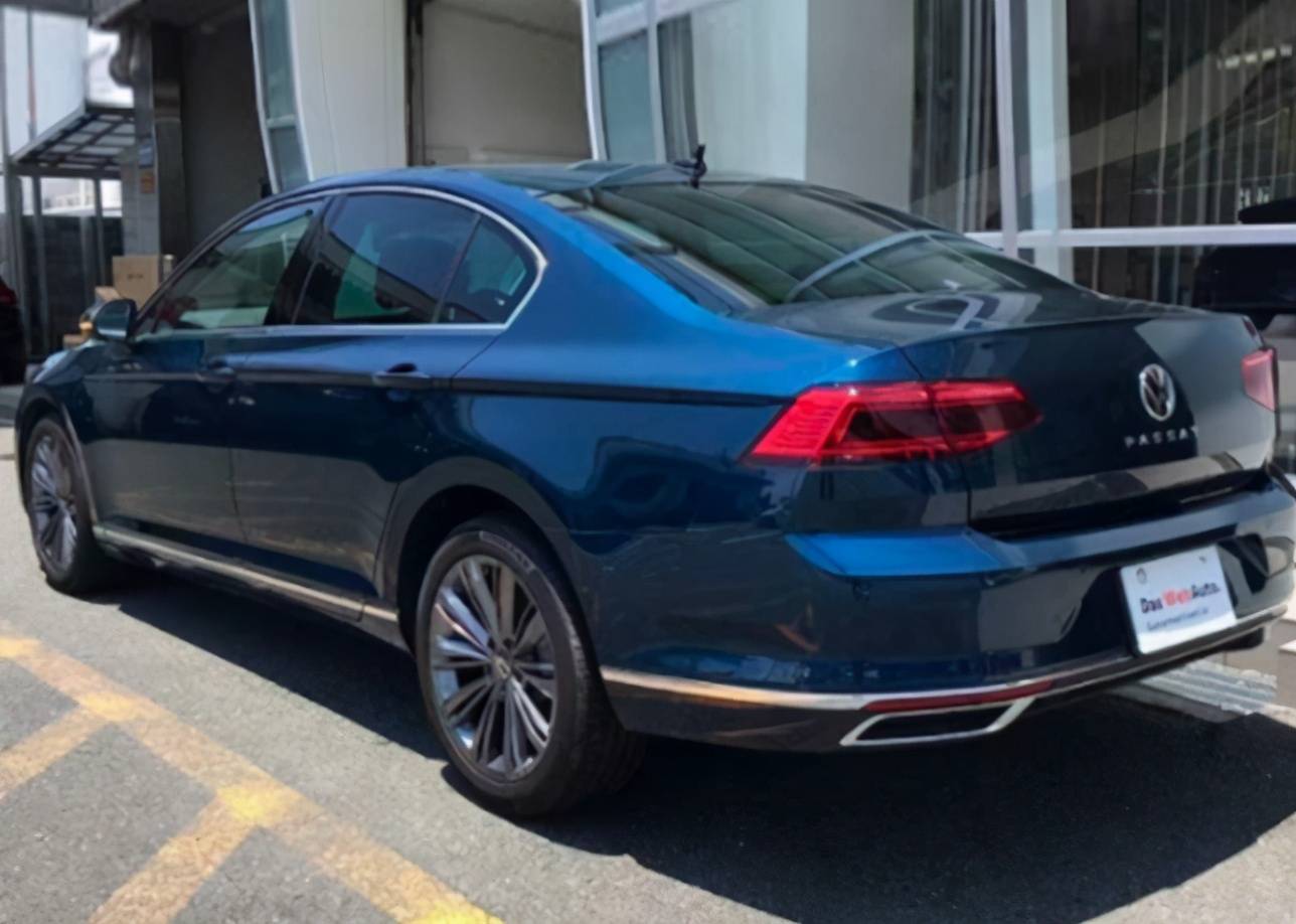 柴油帕萨特实拍20t引擎19寸轮毂运动座椅比雅阁帅气