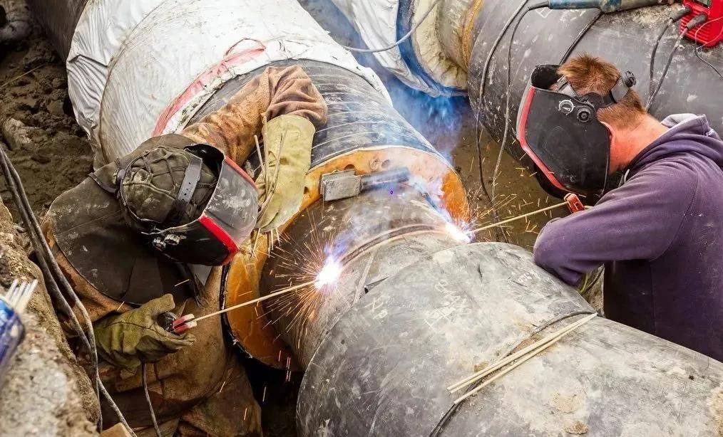 缺点1,焊工的操作技术水平对手工电弧焊质量影响很大,因此焊工必须