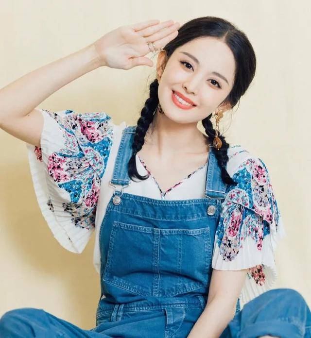 丝带|3款绝美的夏日扎发，扁头大脸女生快来学！