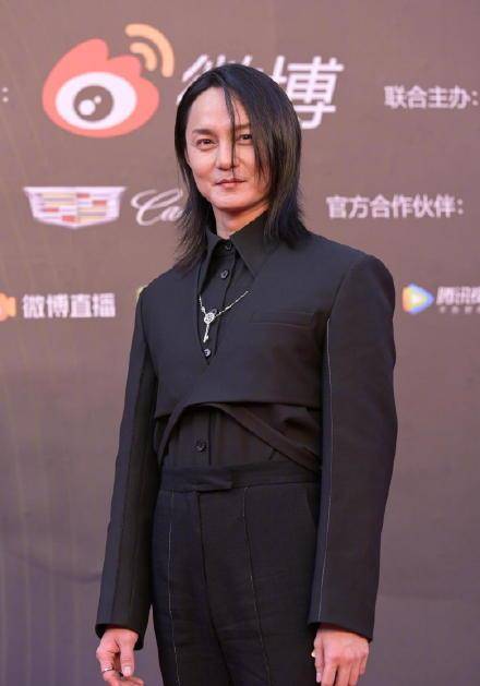 刘浩存|电影之夜红毯：倪妮高叉裙撩人，刘浩存又仙又欲，章子怡深V蕾丝