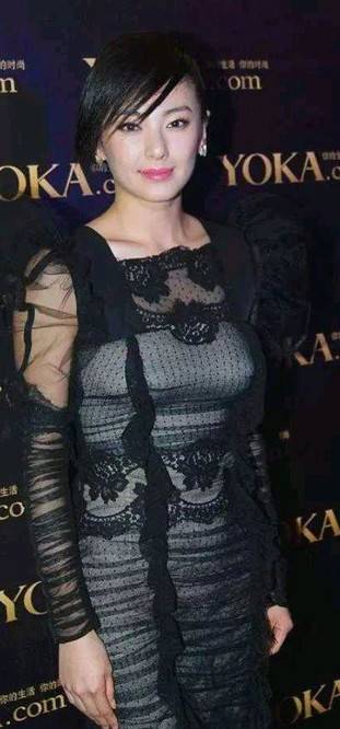 身材|张雨绮又来秀身材了？蕾丝透视肌肤若隐若现，魅惑又不失古典？