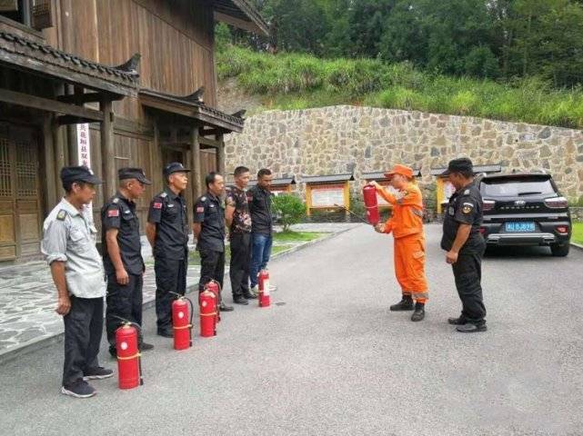防患于未燃花垣县双龙镇十八洞村开展消防安全应急演练