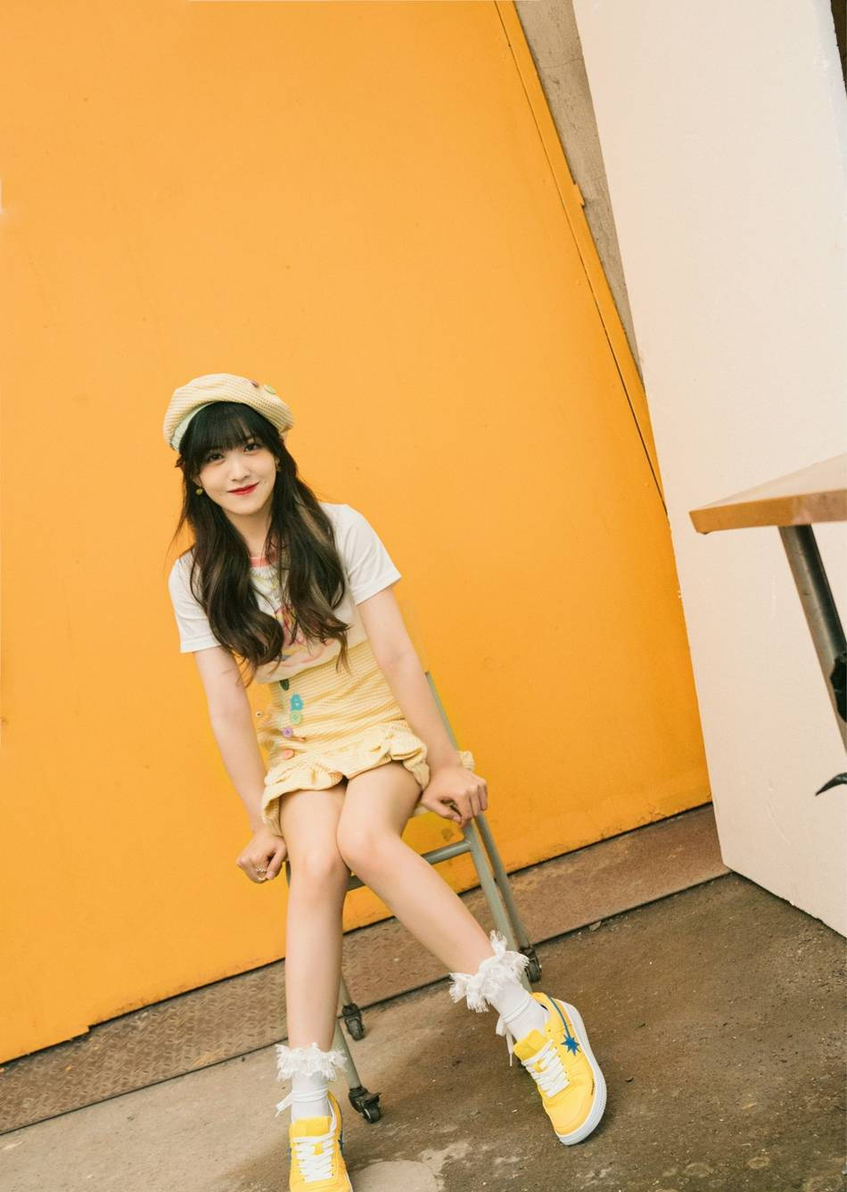 赖美云绿洲晒夏日清新写真短裙搭贝雷帽甜美可爱