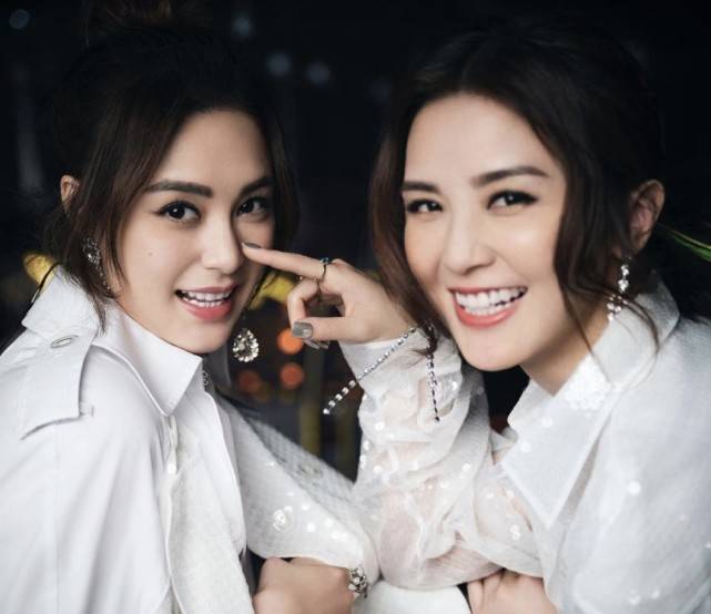 体重|Twins合体现身机场,阿娇不爱打扮乱穿衣,低调得像阿Sa助理