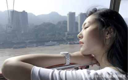 穆勒|印花长裙穆勒鞋，白色手表圆形耳环，直呼大表姐太温柔女人味足！