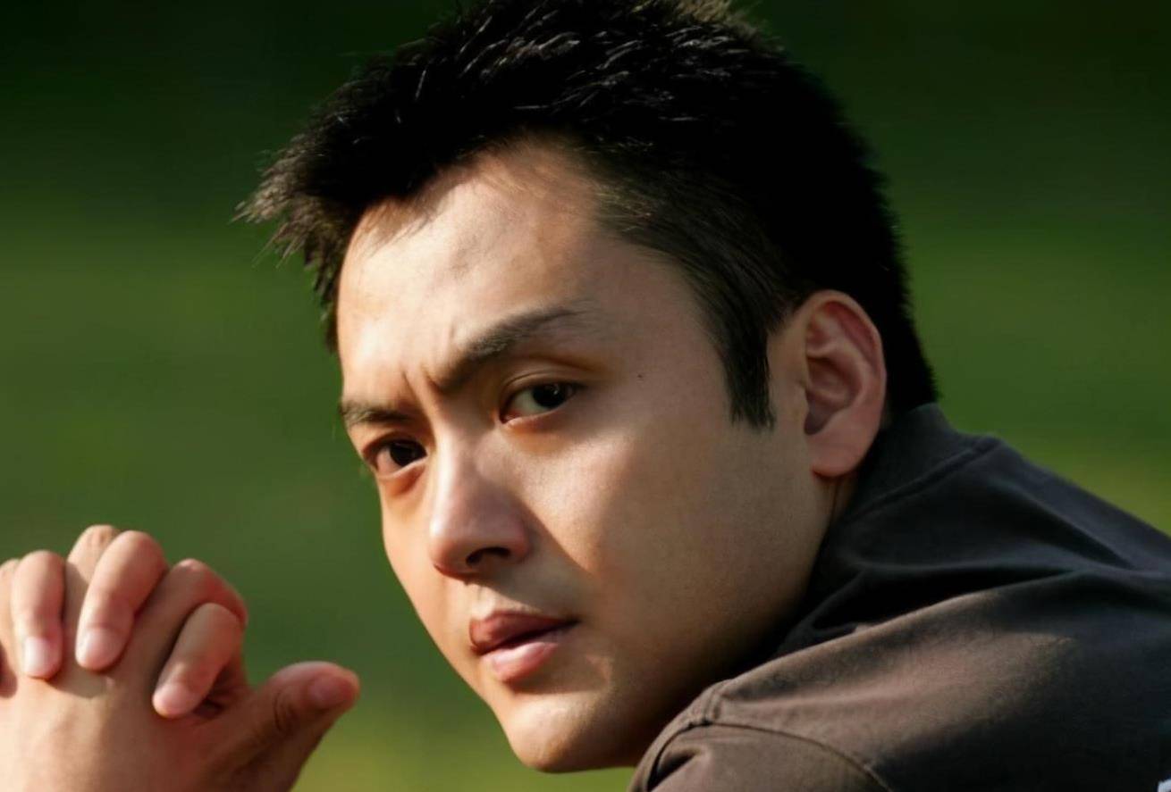 原创香妃因意外消逝23年他至今未娶为其扫墓号称最痴情男子