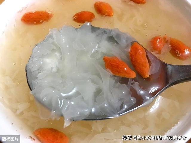 银耳加什么怎么煮才容易出胶 6fa88cb77d7247e8a3f5cf956b0868ba.jpeg