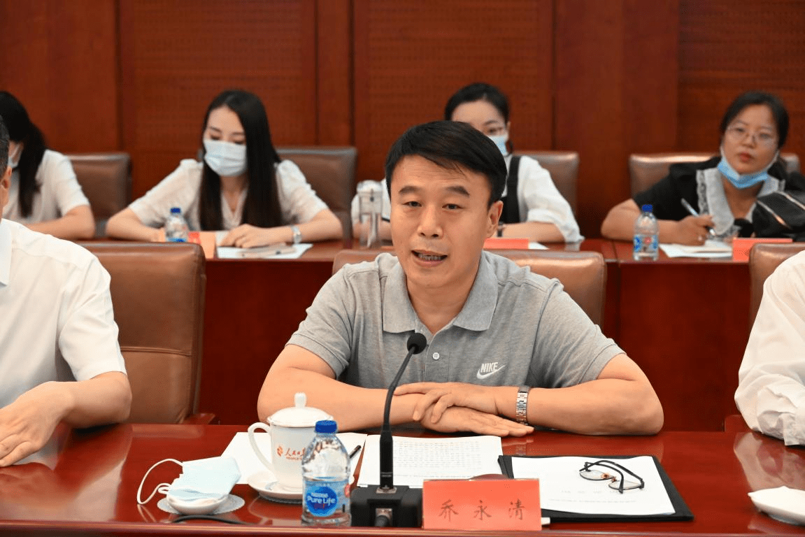 碧桂园副总裁杨海波致辞,并表示在人民日报社的大力支持下,在虞城县委