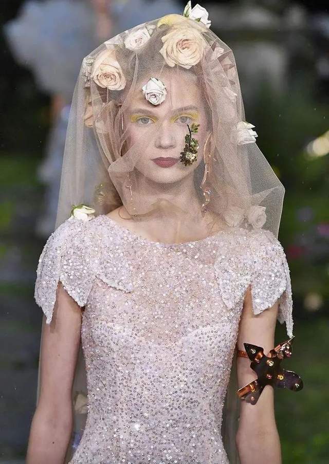 一生一世|蝴蝶堂 | AERENEY：花卉里，藏着时髦的夏天