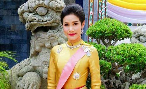 他敛财百亿 私人后宫藏娇40名美人 每月花2250万美金 名字耳熟