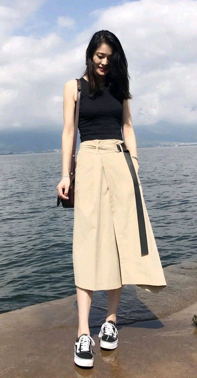 夏天|在炎热的夏天,穿上清新凉爽的服装,可以给人舒适又治愈的感觉