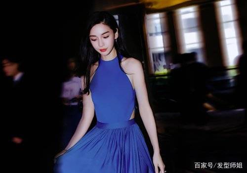 发型|女明星都被蓝色高定长裙吸粉了 hold住发型一定霸气侧漏