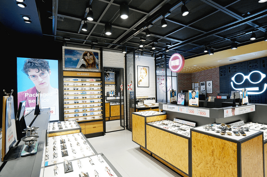 模式的上线，眼镜行业的竞争不断增加，导致眼镜行业利润空间越来越小。