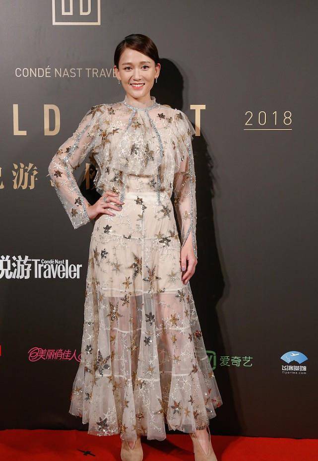 颜色|陈乔恩看起来好甜，虽然已经40多岁了，但依然不失少女的青春感