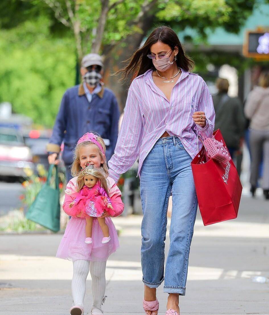 身材|条纹衬衫的清爽谁知道?胖瘦的妹子都能穿,选对款式老时髦了