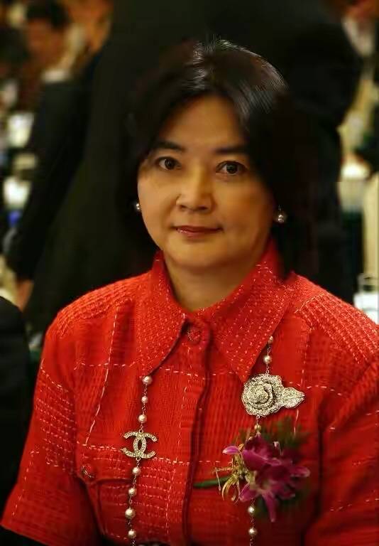 姨奶奶|孙俪与姨奶奶胡慧中同台,穿一身古装像小丫鬟,长辈旁气场弱不少
