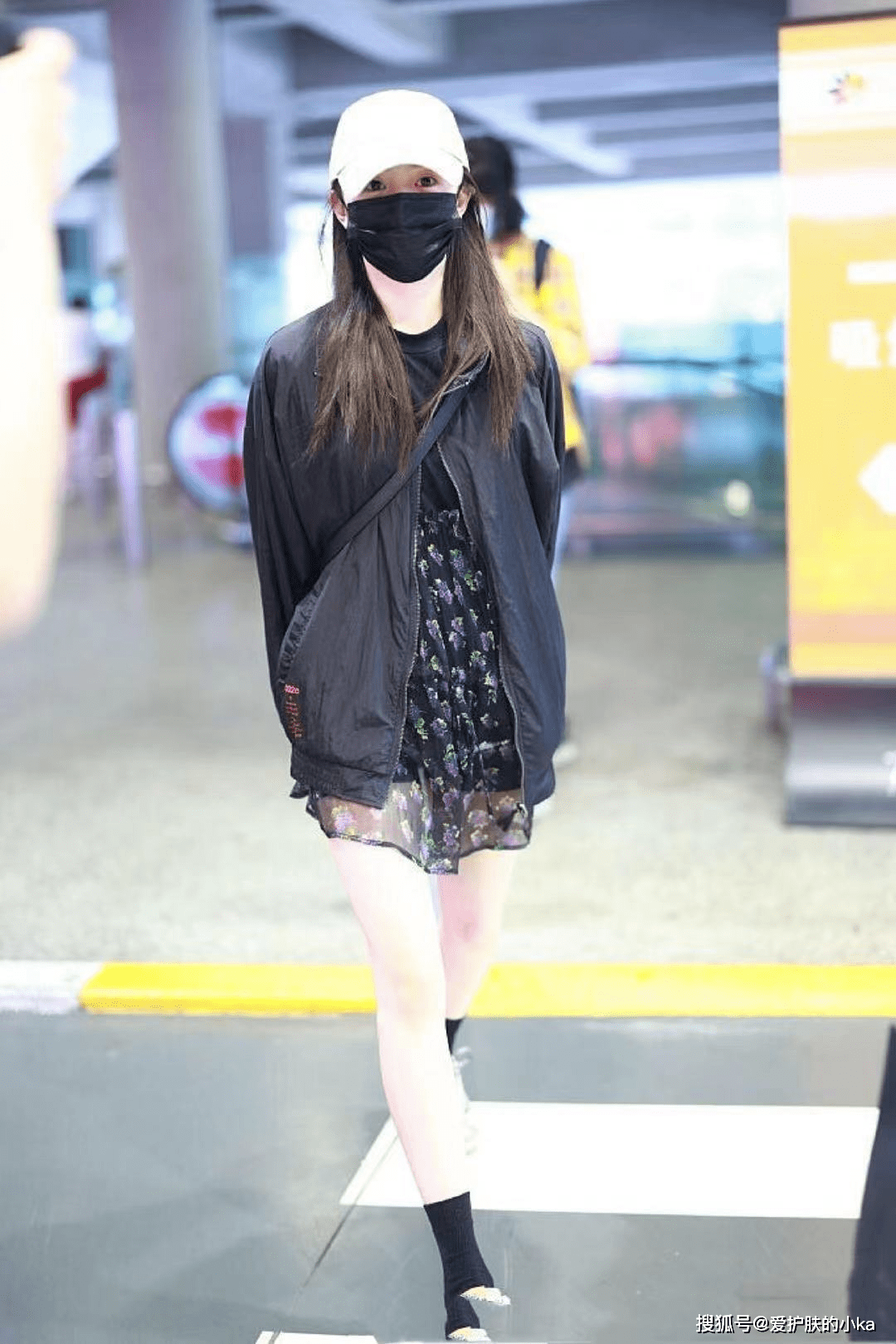 黑色|披头散发很扣分？刘浩存却凹出原生美女感，淡颜美女秒变初恋女孩