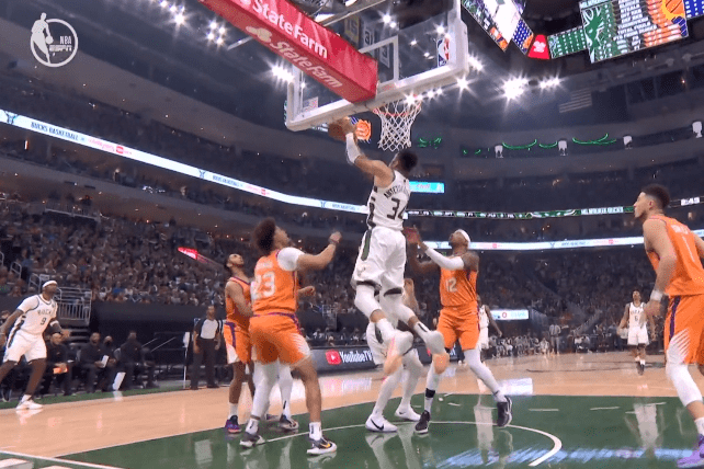 雄鹿|科比附體？布克連續(xù)12分撐起太陽(yáng)，雄鹿三人上雙，兩隊(duì)打平