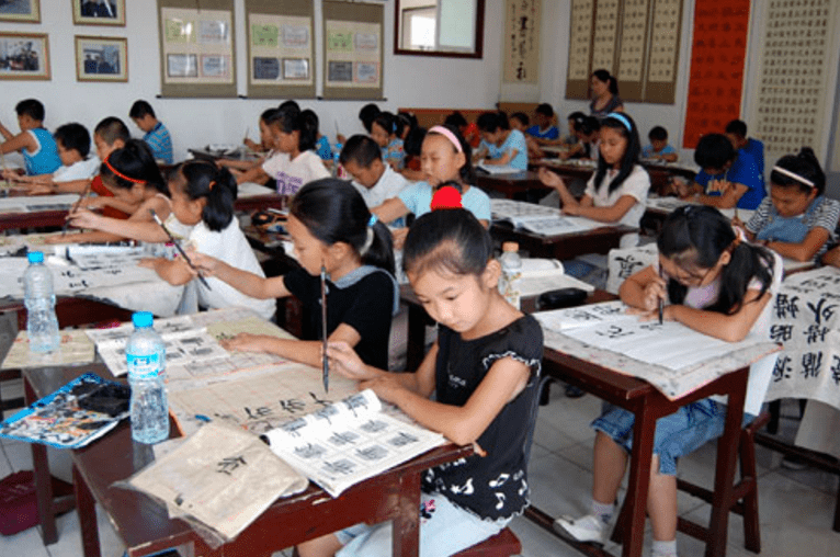 两门课|教育部通知取消幼儿园学前班，小学新增2门课程，家长喜忧参半