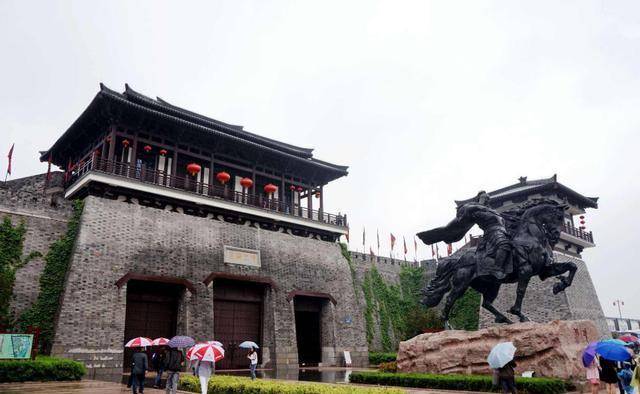 江苏省花费40亿元建设景区，只为纪念一人，名声不输关公庙