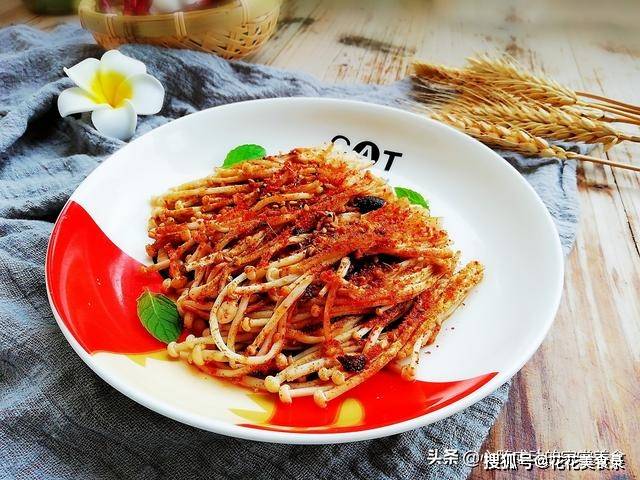 辣椒粉|教你在家做烤金针菇，简单美味，3块钱吃到撑，拿肉都不换！