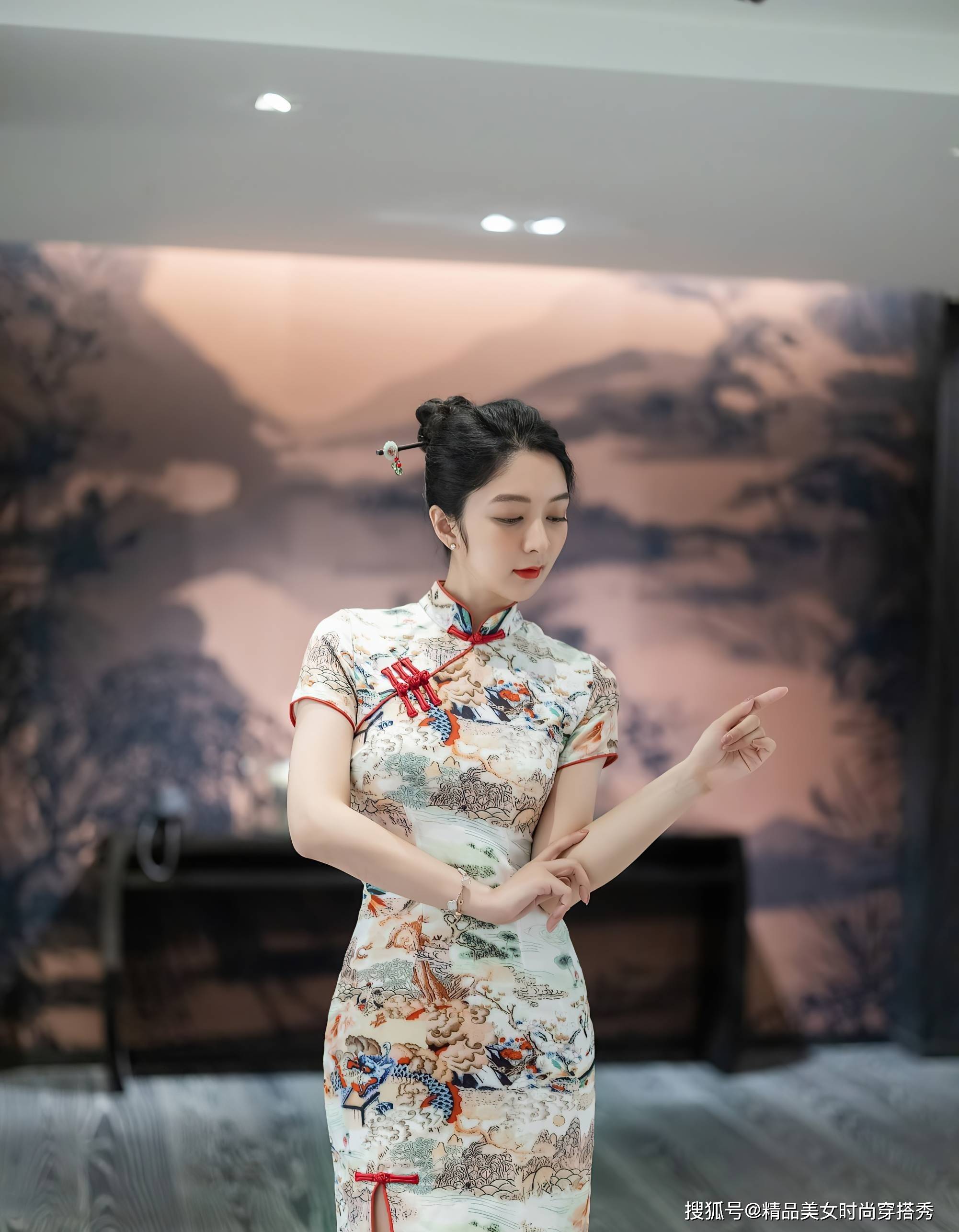 黑色|古典优雅的旗袍，尽显优雅的身姿，尽显古典的美