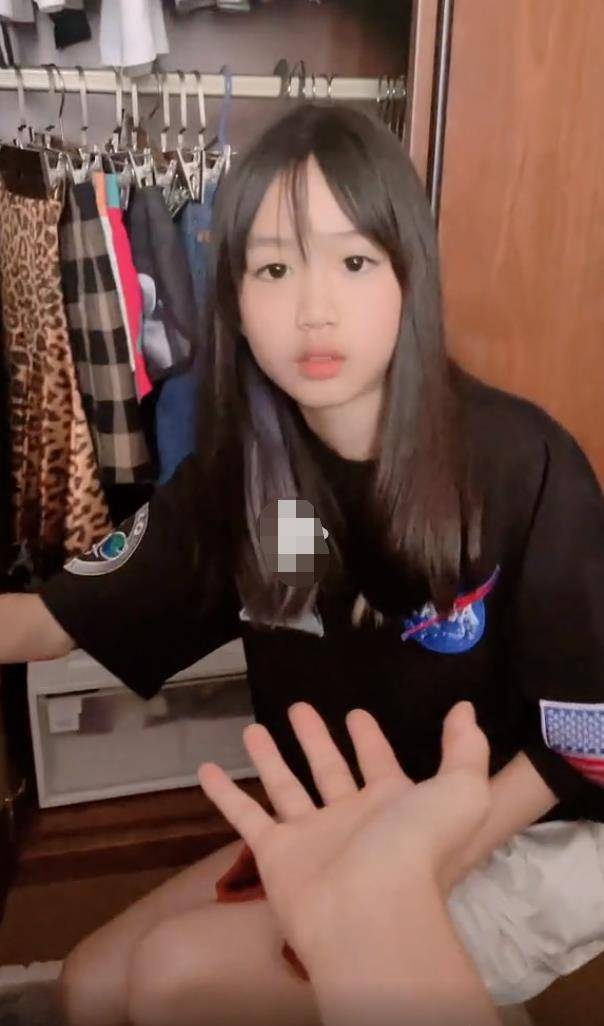 小姑娘|钟丽缇二女儿好成熟！13岁做浮雕黑色美甲，项链被曝价值7万多