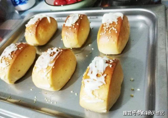 做法|早餐冷馒头换一种方式吃特别香,奶香烤馒头的做法