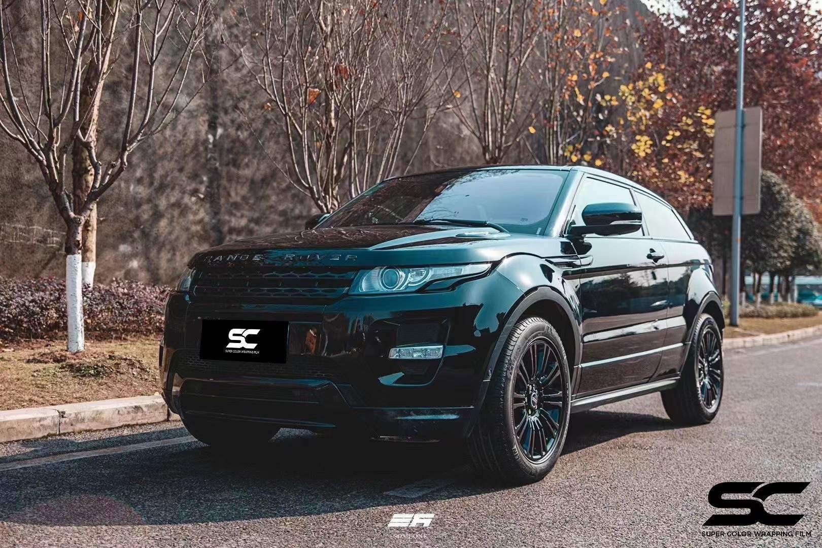 路虎极光汽车贴膜sc改色膜pet钢琴黑
