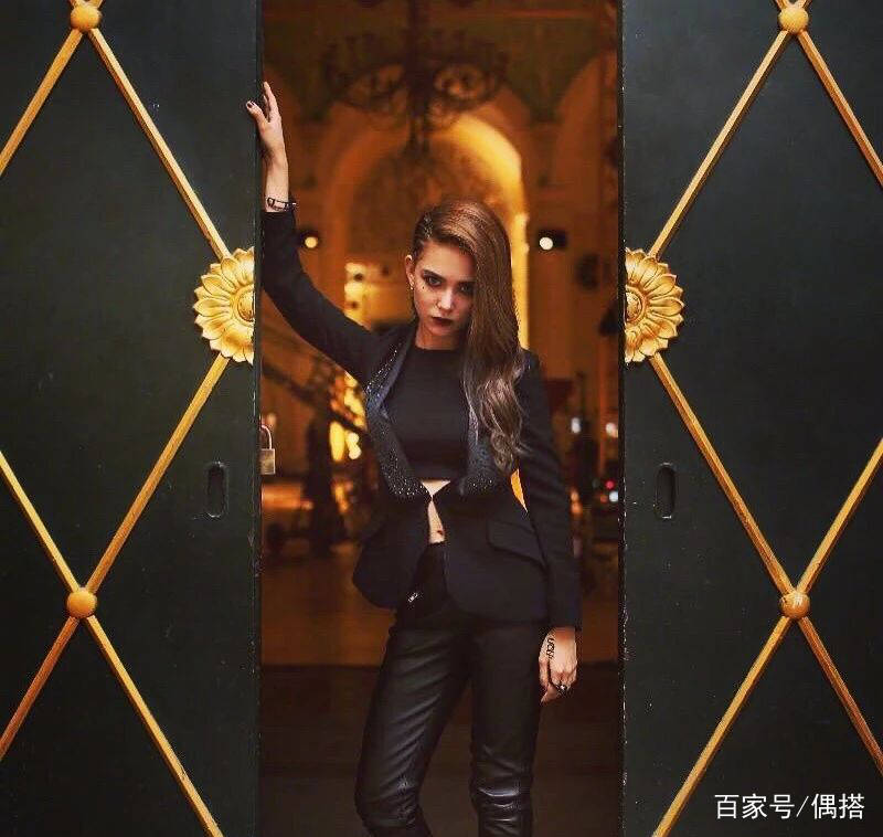 美得|两个孩子的昆凌，仍旧美得似少女，才发现这样穿减龄又百搭，学习